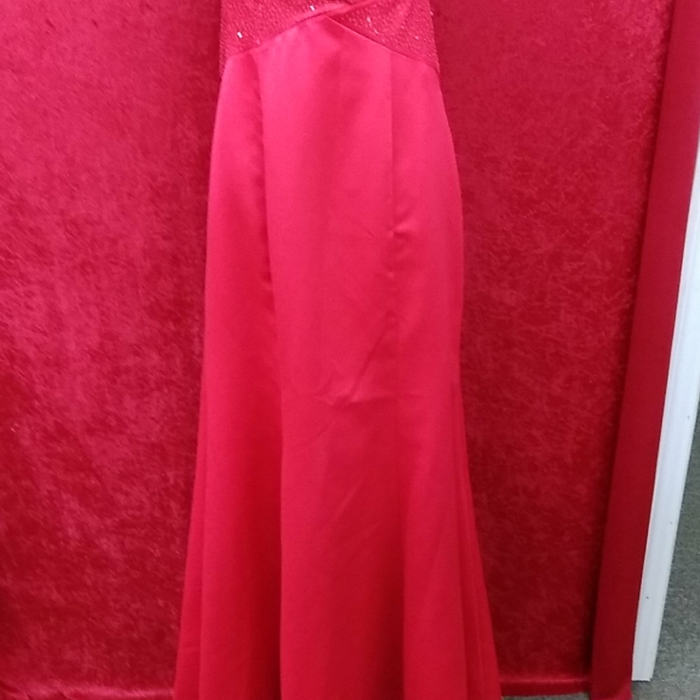 Dresses - Picture 2 of 4